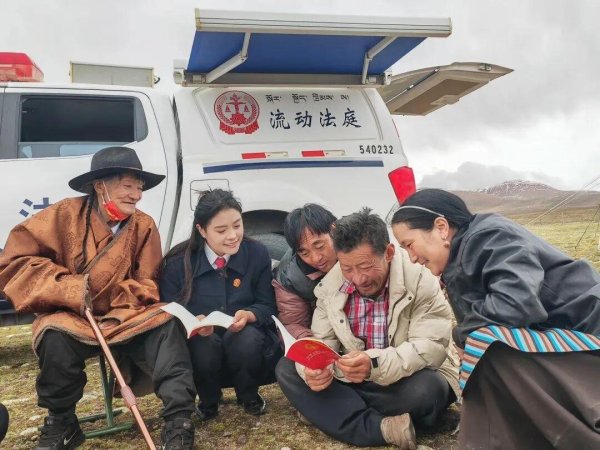 匠心智策 4500米云端，驰骋高原牧场的司法“轻骑兵”
