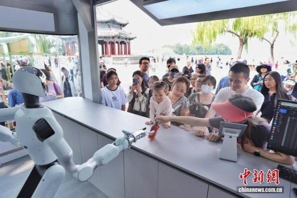 沪深配 北京颐和园：机器人“入职”零售店